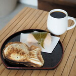 off COFFEE - 桜餅とたい焼きと珈琲