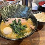 家系ラーメン クックら - かためおおめ海苔ライスTS味玉　しょっぱうまっ！