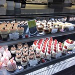 トシ・ヨロイヅカ 東京 - 