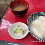 中華料理 勝太楼 - ご飯は小盛。汁は豆腐のみでスープ系のお味