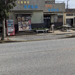 Oshokujidokoro Sazanami - 道路越しの店前