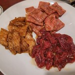 焼肉板門店 - 上カルビ￥1,950 上ロース￥1,550 上ミノ￥1,550