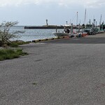 Oshokujidokoro Sazanami - 店前からの漁港
