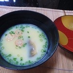 美加登家 - お椀　焼鮎、巻麩、浅葱の白味噌仕立て