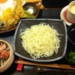 Gyosai Shubou Azuki - うどん定食1200円これにデザートが付きます。