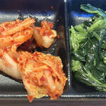 国産牛焼肉くいどん 曳舟店 - ランチタイムのセットについてくる漬け物