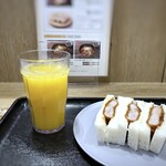 Tonkatsu Mai Sen - ◆ヒレかつサンド3切れ（500円）とオレンジジュース（220円）・・合計720円（税込：カード可） 提供まで10分程。