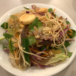 椎數莊 - ●「たっぷり野菜のカリカリ和え麺」（1600円）