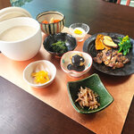 ☆共8道菜☆发芽玄米的粥午餐和平养鸡的油封
