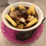 椎數莊 - ●「パイナップルと黒糖シロップの豆花」（700円）