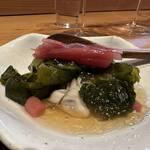 しの田 - 抜群にミルキーな生牡蠣を酢の物に