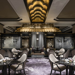 洗練された豪華なインテリア