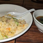 海鮮餃子 帆船 - 五目炒飯+サービスのスープ（食べかけ）