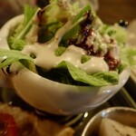 保護猫カフェmataxtabi - サラダはレタスとキャベツメイン、ねこうつわ