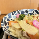 ふる里うどん  - 筍だけでなく、シャキシャキ
      うどんなのに野菜の良さも然り