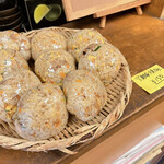 ふる里うどん  - 日によって違うのも
      おもしろくて魅力的な限り