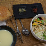 クックハウス  - 料理写真:１-１）ごはんパンセット