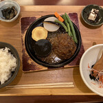 米と味噌と挽肉と。 T-FACE豊田市駅店 - オニオンソースのレアハンバーグ