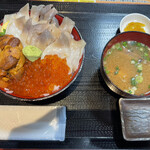 魚金食堂 - ３種は2000円