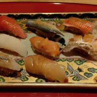 いわ志 本店 - 締めのお寿司。どれも美味しい