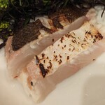 La Stalla - 一週間熟成の常磐ひらめ　皮目炙り