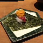 神楽坂 囲炉裏 肉よろず - 雲丹肉の手巻き