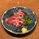 神楽坂 囲炉裏 肉よろず - 純生 牛肉刺し