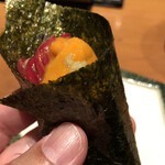 神楽坂 囲炉裏 肉よろず - 雲丹肉の手巻き