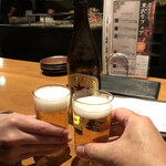 Kagurazaka Irori Nikuyorozu - ビールで乾杯