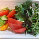 墨花居 - 新倉ファーム（西東京市南町）のハーブとトマトのサラダ～有機玉葱ドレッシング～、テイクアウト品2013/7/21