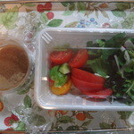 墨花居 - 新倉ファーム（西東京市南町）のハーブとトマトのサラダ～有機玉葱ドレッシング～、テイクアウト品2013/7/21