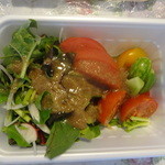 墨花居 - 新倉ファーム（西東京市南町）のハーブとトマトのサラダ～有機玉葱ドレッシング～、テイクアウト品2013/7/21