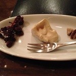 Wine Bar Entonnoir - チーズ一種盛り