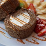 ヴァニエール - キウイデザート＆おまけのロールケーキ