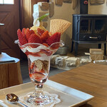 ロッキーガーデン - いちごパフェがなんと￥700