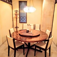 廣東飯店 - 回転テーブル（photo by TRICKSTER10）