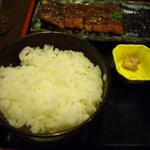 炭焼うな富士 - ごはんはお代わり自由です