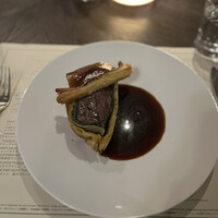 MAISON MARUNOUCHI - 牛頬のパイ包み(2人前) ¥17,000