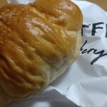 Truffle BAKERY 北海道ボールパークFヴィレッジ店 - 白トリュフ塩パン　204円