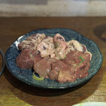 横浜大衆焼肉 もつ肉商店 - 肝マニア（網レバー 白トロレバー）