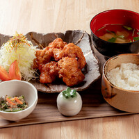 鶏の唐揚げ定食