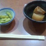 まるさん松本 - 付きだし。枝豆とブリ大根。