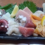 まるさん松本 - お造り盛り合わせ。なんと12種類！