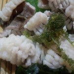 まるさん松本 - 海ブドウが添えられています。