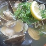 まるさん松本 - ハマグリの酒蒸し（680円）。