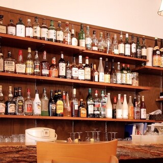 一系列威士忌愛好者會喜歡的產品。也提供其他酒精飲料
