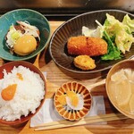 魚串さくらさく - 日替りサービス定食(さば黒煮、カニクリームコロッケ)+さば玉_¥1,000+¥130