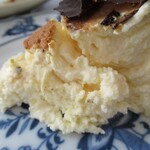 熟成バスクチーズケーキ直売所 - ねっとりと崩れてます