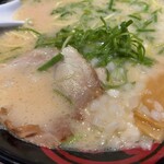 ラーメン 魁力屋 - 具材アップ