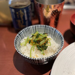 酒肴場 屯 - 白ご飯¥150には山葵菜ととびっこでさっぱりプチプチ
